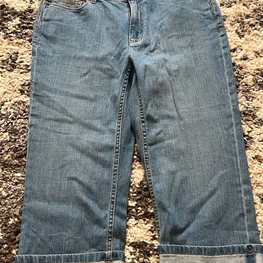 CHRISTOPHER &  BANKS JEAN CAPRI SIZE 4
